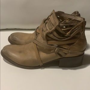 Freebird by Steven boots size 8 GUC some wear